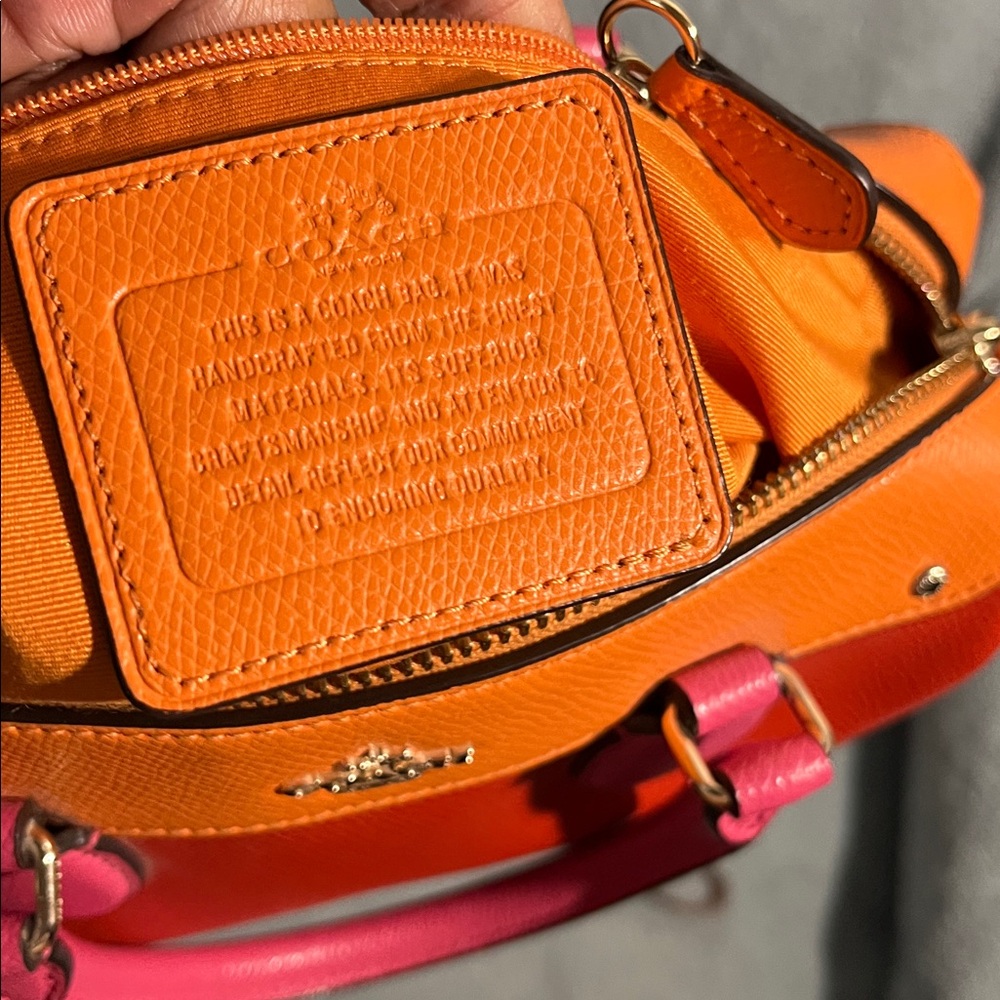 Colorful Coach Set - Picture 10 of 13